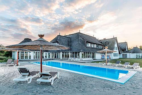 Außenpool Hotel Lundenbergsand in Simonsberg mit BEKAPOOL von Steuler Pool Linings