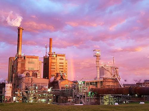 Werksansicht Australian Paper mit Papiermaschinen, Zellstoffwerken, Recyclinganlagen und Kalk-Drehrohrofen