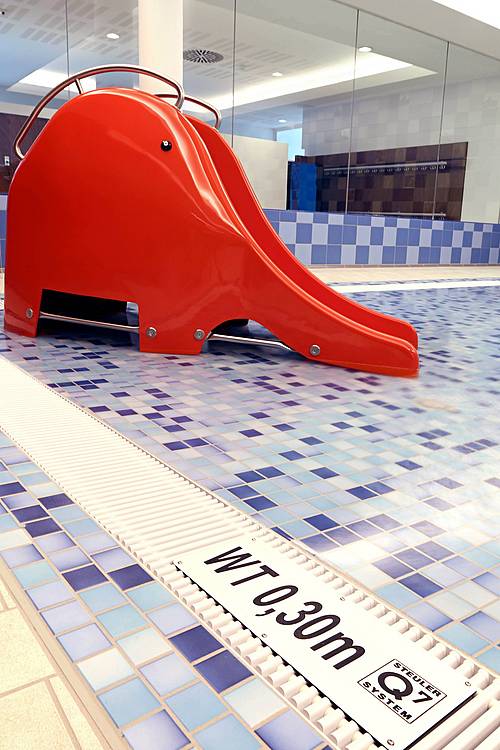 Elephant slide in the children's pool An der Schwemm lined by Steuler Pool Linings