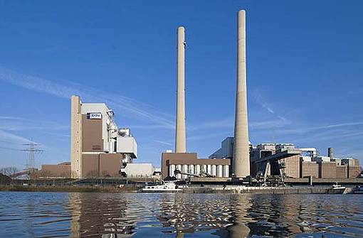 View of the EnBW power plant in Heilbronn with the Neckar