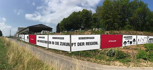 Fence during the construction of the new tunnel kiln at Steuler in Höhr-Grenzhausen