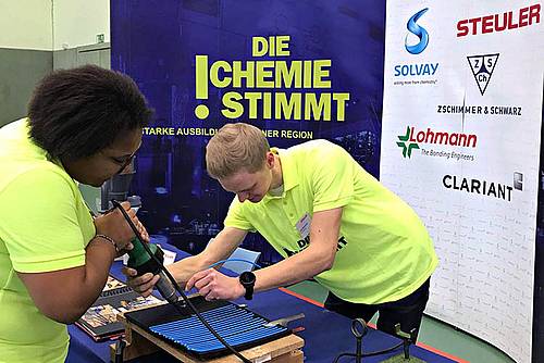 Versuche im Kunststoff schweißen auf der Azubimesse in Bendorf