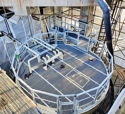 PP lid on the sedimentation tank of an acid treatment plant with grating and safety railing