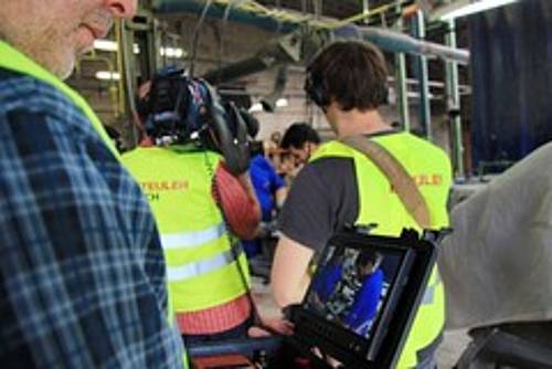 The SWR camera team is filming in the Steuler production halls in Höhr-Grenhausen
