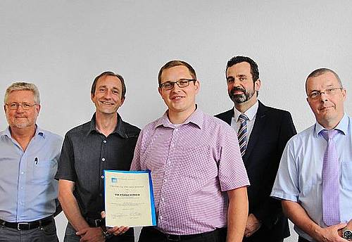 Graduate Viktor Schönhof receives the VDI award for his diploma thesis on refractory materials at Steuler