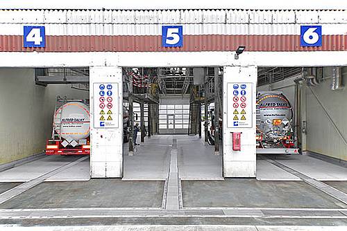 Entrance to the car wash at Alfred Talke Logistic Services