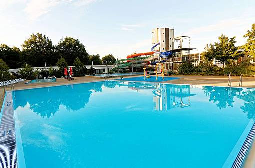 Außenbecken und Rutschenturm im Nettebad Osnabrück saniert mit BEKAPOOL von Steuler Pool Linings